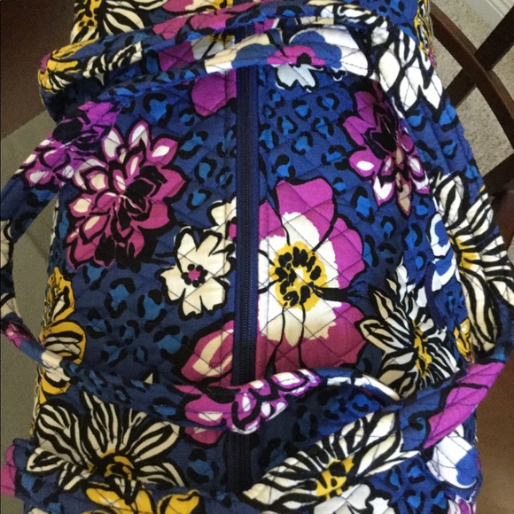 NWT VERA BRADLEY LARGE DUFFEL - Picture 3 of 4